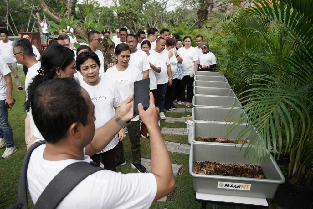  The Meru Sanur dengan berkolaborasi bersama Magi Farm, perusahaan yang mengolah sampah makanan menggunakan teknologi biokonversi dengan maggot “black soldier fly”