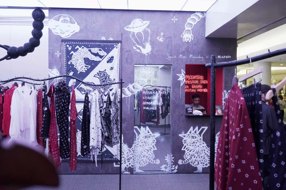 pameran mode Sejauh Mata Memandang x Eko Nugroho yang akan hadir pada 20 Februari hingga 30 April 2025 di Plaza Indonesia. 