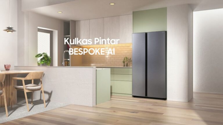 Kulkas Pintar BESPOKE AI seri RS70 dengan teknologi SmartThings AI, SmartThings AI Energy Mode, dan teknologi SpaceMax yang inovatif.