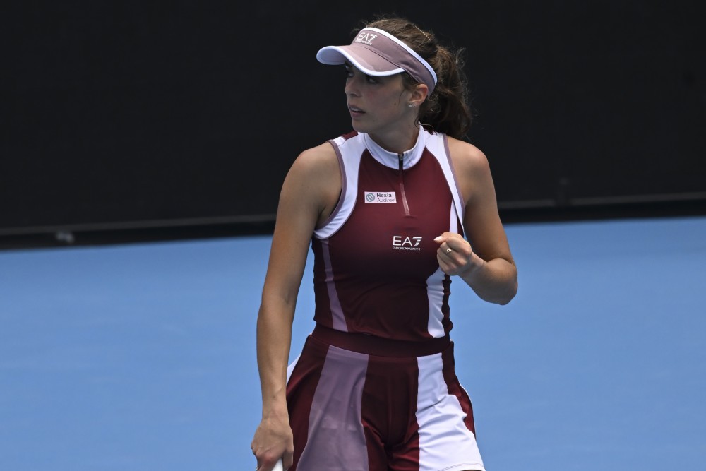 Petenis berbakat asal Italia, Lucia Bronzetti, mencuri perhatian di Australian Open 2025