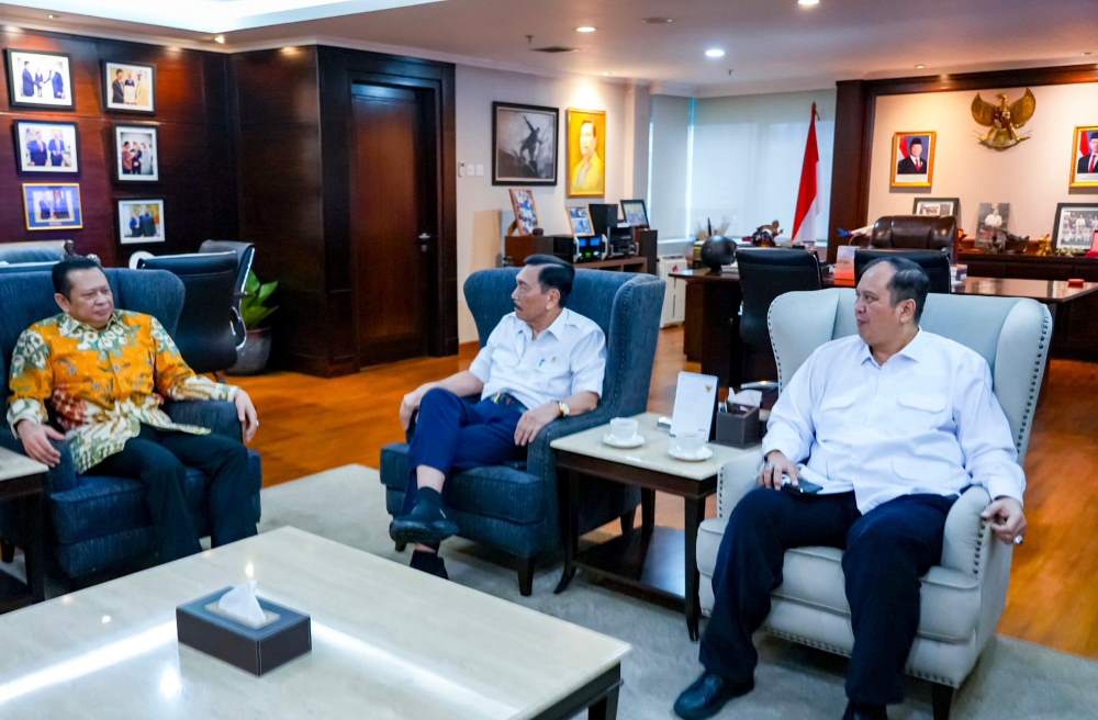 Bamsoet saat bertemu Ketua Dewan Ekonomi Nasional (DEN) Luhut Binsar Pandjaitan di Jakarta