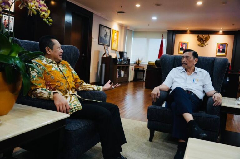 Bamsoet saat bertemu Ketua Dewan Ekonomi Nasional (DEN) Luhut Binsar Pandjaitan di Jakarta