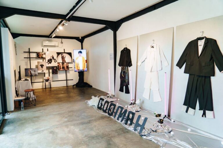 BerandAI Fashion adalah pameran inovatif yang menampilkan produk berbasis AI hasil karya para peserta bootcamp dari program AI Engineering Fellowship by IYKRA.