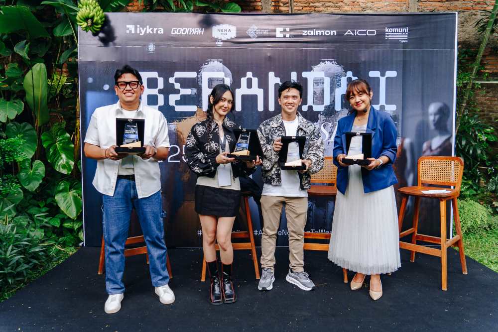 BerandAI Fashion adalah pameran inovatif yang menampilkan produk berbasis AI hasil karya para peserta bootcamp dari program AI Engineering Fellowship by IYKRA.