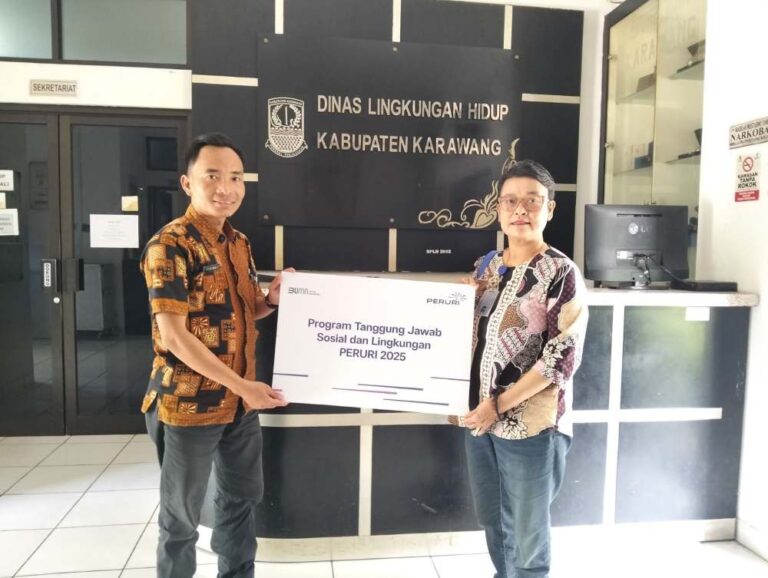 PERURI menyalurkan bantuan sebanyak 255 bibit pohon kepada Dinas Lingkungan Hidup (DLH) Kabupaten Karawang