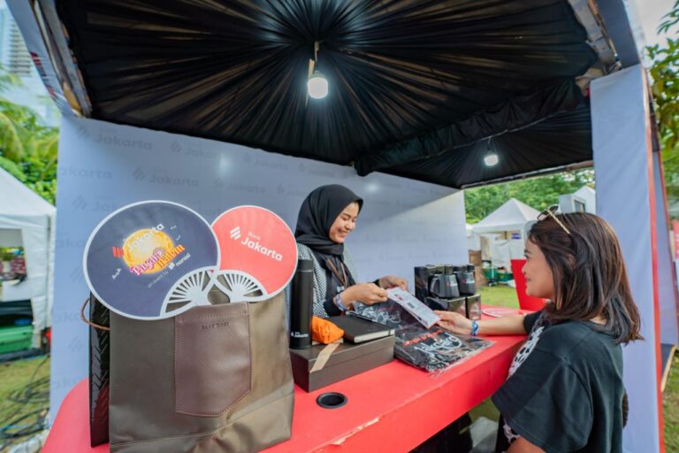 Pasar Malem Narasi 2025 merupakan event kreatif yang diselenggarakan oleh Narasi TV dengan berbagai kegiatan, seperti talkshow, parade hiburan Jakarta, pojok baca, dan bazaar yang melibatkan beragam Organisasi Perangkat Daerah dalam konsep Special Moment Collaboration with Pemprov DKI Jakarta