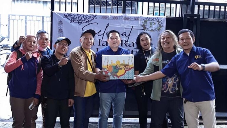 Permata Sanny Peduli Dan Ypji Salurkan 100 Paket Lebaran